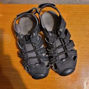 Eddie Bauer youth water shoe